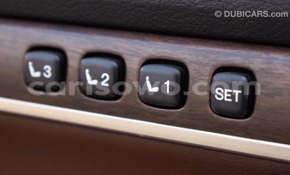 Sayi Imported Toyota Land Cruiser White Mota in Import - Dubai a Benin Sayi Imported Toyota Land Cruiser White Mota in Import - Dubai a Benin