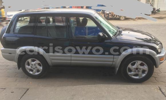 Ra Àlòkù Toyota RAV4 Blue Ọkọ̀ in Cotonou ni Benin Ra Àlòkù Toyota RAV4 Blue Ọkọ̀ in Cotonou ni Benin