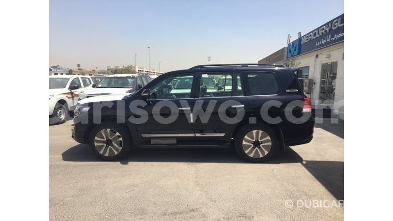 Big with watermark toyota land cruiser benin import dubai 6422