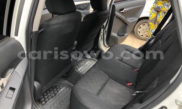 Ra Àlòkù Pontiac Vibe funfun Ọkọ̀ in Cotonou ni Benin Ra Àlòkù Pontiac Vibe funfun Ọkọ̀ in Cotonou ni Benin