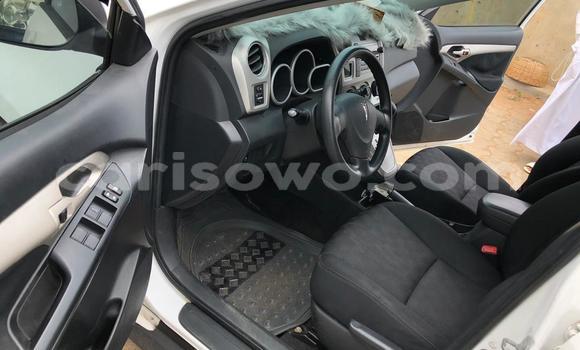 Ra Àlòkù Pontiac Vibe funfun Ọkọ̀ in Cotonou ni Benin Ra Àlòkù Pontiac Vibe funfun Ọkọ̀ in Cotonou ni Benin