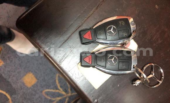 Ra Àlòkù Mercedes-Benz 300–Series Silver Ọkọ̀ in Cotonou ni Benin Ra Àlòkù Mercedes-Benz 300–Series Silver Ọkọ̀ in Cotonou ni Benin