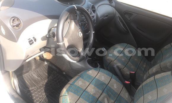 Ra Àlòkù Toyota Yaris funfun Ọkọ̀ in Cotonou ni Benin Ra Àlòkù Toyota Yaris funfun Ọkọ̀ in Cotonou ni Benin