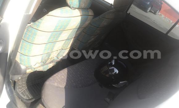 Ra Àlòkù Toyota Yaris funfun Ọkọ̀ in Cotonou ni Benin Ra Àlòkù Toyota Yaris funfun Ọkọ̀ in Cotonou ni Benin