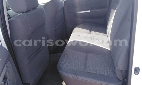 Ra Àlòkù Toyota Hilux funfun Ọkọ̀ in Cotonou ni Benin Ra Àlòkù Toyota Hilux funfun Ọkọ̀ in Cotonou ni Benin