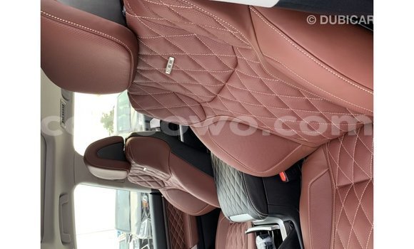 Acheter Import Voiture Toyota Land Cruiser Noir à Import - Dubai, Benin Acheter Import Voiture Toyota Land Cruiser Noir à Import - Dubai, Benin