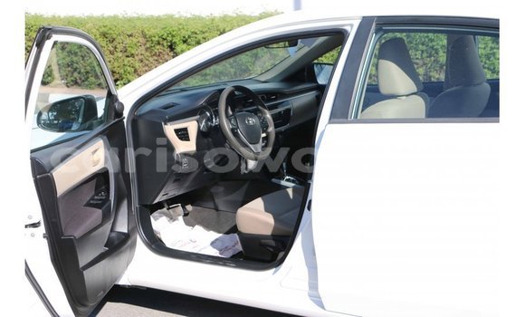 Acheter Import Voiture Toyota Corolla Blanc à Import - Dubai, Benin Acheter Import Voiture Toyota Corolla Blanc à Import - Dubai, Benin