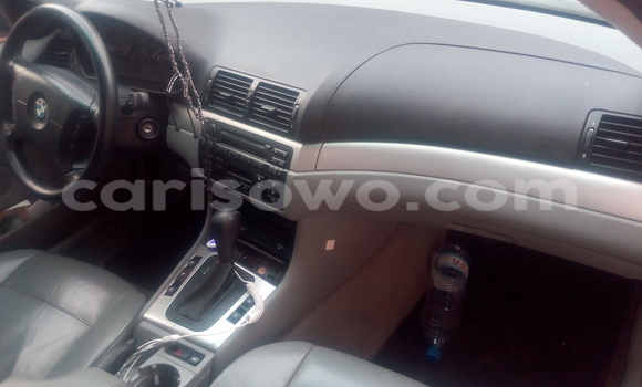 Sayi Na hannu BMW 3–Series Azurfa Mota in Cotonou a Benin