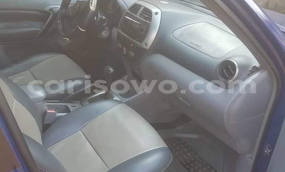 Ra Àlòkù Toyota RAV4 Blue Ọkọ̀ in Cotonou ni Benin Ra Àlòkù Toyota RAV4 Blue Ọkọ̀ in Cotonou ni Benin