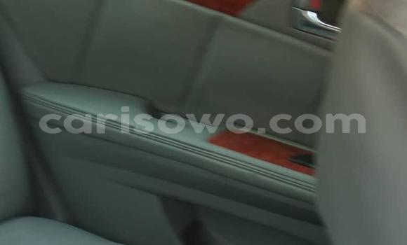 Ra Àlòkù Toyota Avalon funfun Ọkọ̀ in Cotonou ni Benin Ra Àlòkù Toyota Avalon funfun Ọkọ̀ in Cotonou ni Benin
