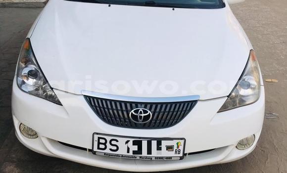 Ra Àlòkù Toyota Solara funfun Ọkọ̀ in Cotonou ni Benin Ra Àlòkù Toyota Solara funfun Ọkọ̀ in Cotonou ni Benin