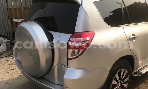 Ra Àlòkù Toyota RAV4 Silver Ọkọ̀ in Cotonou ni Benin Ra Àlòkù Toyota RAV4 Silver Ọkọ̀ in Cotonou ni Benin