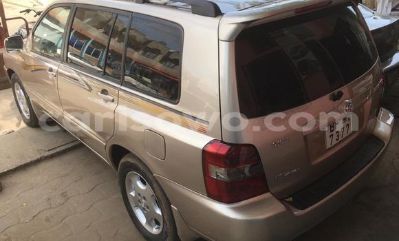 Ra Àlòkù Toyota Highlander Silver Ọkọ̀ in Cotonou ni Benin Ra Àlòkù Toyota Highlander Silver Ọkọ̀ in Cotonou ni Benin