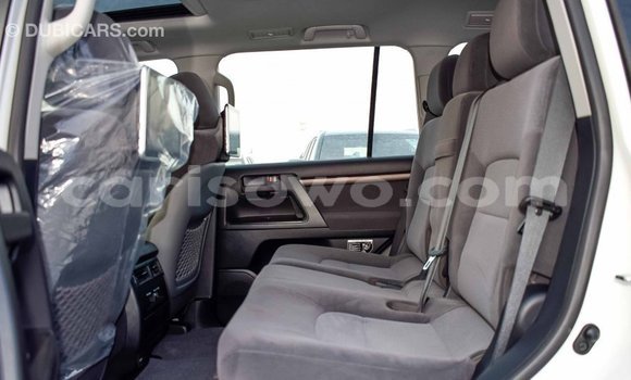 Ra Imported Toyota Land Cruiser funfun Ọkọ̀ in Import - Dubai ni Benin Ra Imported Toyota Land Cruiser funfun Ọkọ̀ in Import - Dubai ni Benin