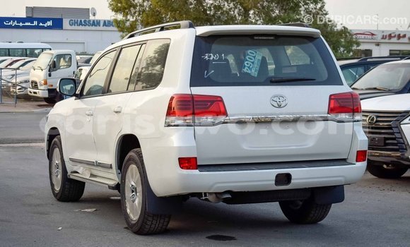 Ra Imported Toyota Land Cruiser funfun Ọkọ̀ in Import - Dubai ni Benin Ra Imported Toyota Land Cruiser funfun Ọkọ̀ in Import - Dubai ni Benin