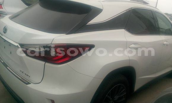 Sayi Na hannu Lexus RX 330 White Mota in Cotonou a Benin Sayi Na hannu Lexus RX 330 White Mota in Cotonou a Benin