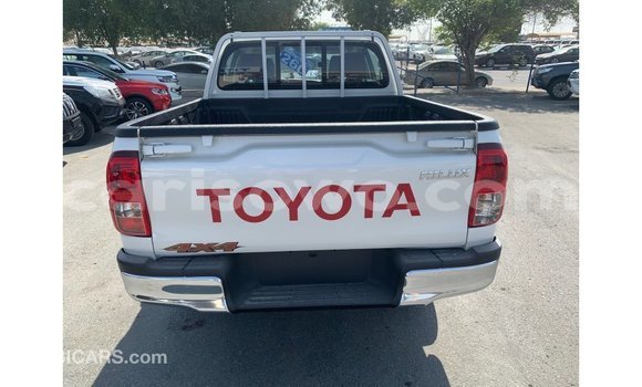 Ra Imported Toyota Hilux funfun Ọkọ̀ in Import - Dubai ni Benin Ra Imported Toyota Hilux funfun Ọkọ̀ in Import - Dubai ni Benin