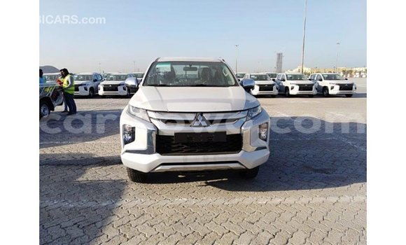 Acheter Import Voiture Mitsubishi L200 Blanc à Import - Dubai, Benin Acheter Import Voiture Mitsubishi L200 Blanc à Import - Dubai, Benin