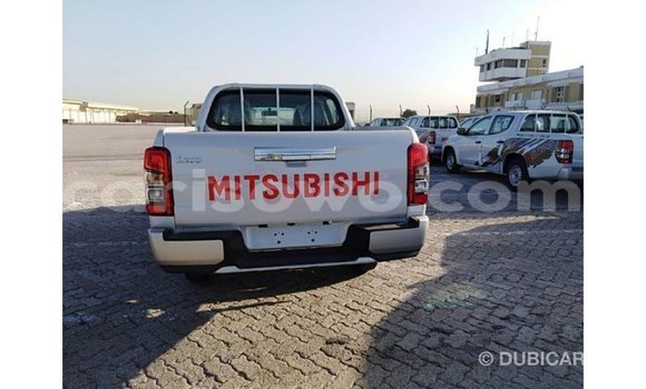 Acheter Import Voiture Mitsubishi L200 Blanc à Import - Dubai, Benin Acheter Import Voiture Mitsubishi L200 Blanc à Import - Dubai, Benin