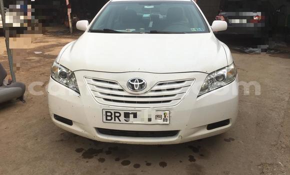 Ra Àlòkù Toyota Camry funfun Ọkọ̀ in Cotonou ni Benin Ra Àlòkù Toyota Camry funfun Ọkọ̀ in Cotonou ni Benin