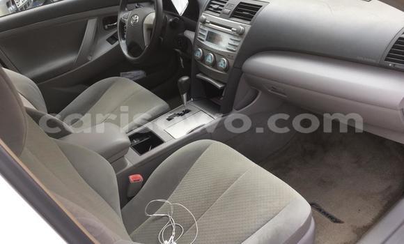 Ra Àlòkù Toyota Camry funfun Ọkọ̀ in Cotonou ni Benin Ra Àlòkù Toyota Camry funfun Ọkọ̀ in Cotonou ni Benin