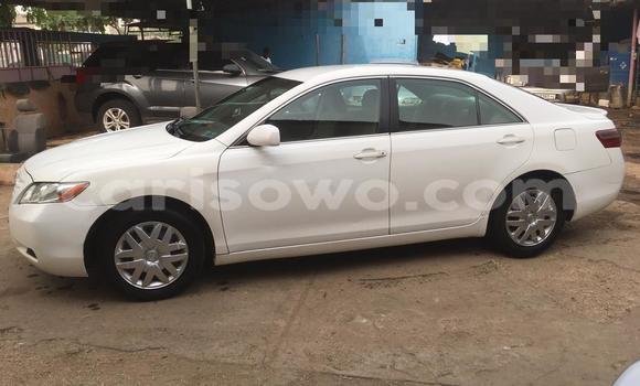 Ra Àlòkù Toyota Camry funfun Ọkọ̀ in Cotonou ni Benin Ra Àlòkù Toyota Camry funfun Ọkọ̀ in Cotonou ni Benin