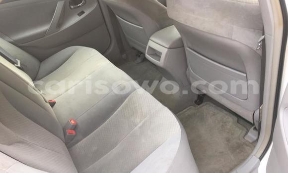 Ra Àlòkù Toyota Camry funfun Ọkọ̀ in Cotonou ni Benin Ra Àlòkù Toyota Camry funfun Ọkọ̀ in Cotonou ni Benin