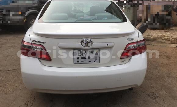 Ra Àlòkù Toyota Camry funfun Ọkọ̀ in Cotonou ni Benin Ra Àlòkù Toyota Camry funfun Ọkọ̀ in Cotonou ni Benin