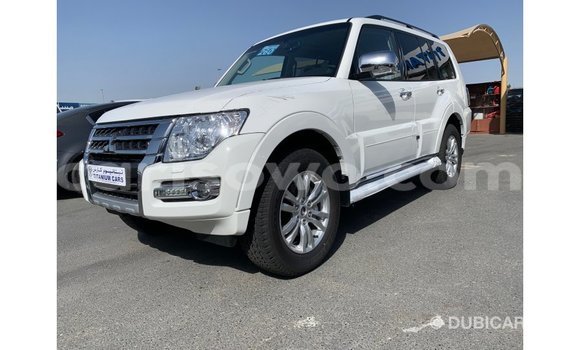 Acheter Import Voiture Mitsubishi Pajero Blanc à Import - Dubai, Benin Acheter Import Voiture Mitsubishi Pajero Blanc à Import - Dubai, Benin
