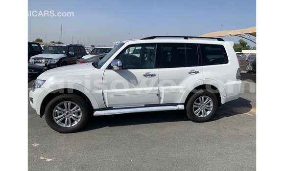 Acheter Import Voiture Mitsubishi Pajero Blanc à Import - Dubai, Benin Acheter Import Voiture Mitsubishi Pajero Blanc à Import - Dubai, Benin