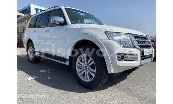 Acheter Import Voiture Mitsubishi Pajero Blanc à Import - Dubai, Benin Acheter Import Voiture Mitsubishi Pajero Blanc à Import - Dubai, Benin