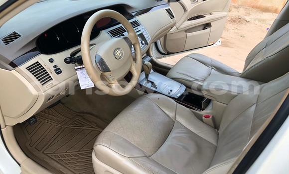Ra Àlòkù Toyota Avalon funfun Ọkọ̀ in Cotonou ni Benin Ra Àlòkù Toyota Avalon funfun Ọkọ̀ in Cotonou ni Benin