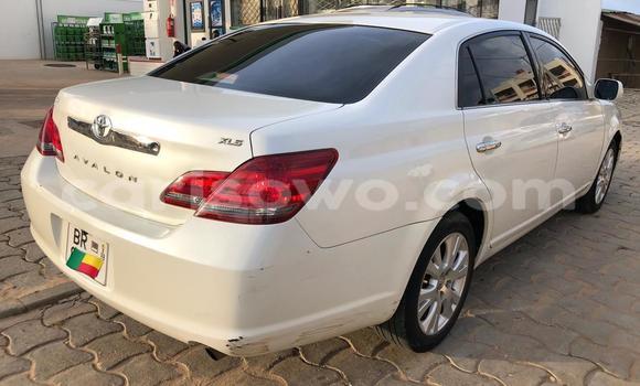 Ra Àlòkù Toyota Avalon funfun Ọkọ̀ in Cotonou ni Benin Ra Àlòkù Toyota Avalon funfun Ọkọ̀ in Cotonou ni Benin
