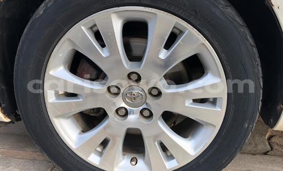 Ra Àlòkù Toyota Avalon funfun Ọkọ̀ in Cotonou ni Benin Ra Àlòkù Toyota Avalon funfun Ọkọ̀ in Cotonou ni Benin