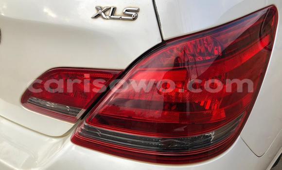 Ra Àlòkù Toyota Avalon funfun Ọkọ̀ in Cotonou ni Benin Ra Àlòkù Toyota Avalon funfun Ọkọ̀ in Cotonou ni Benin