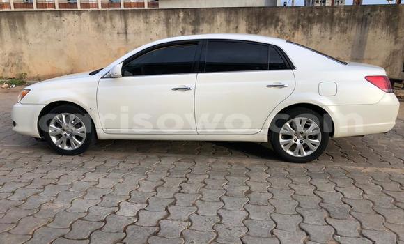 Ra Àlòkù Toyota Avalon funfun Ọkọ̀ in Cotonou ni Benin Ra Àlòkù Toyota Avalon funfun Ọkọ̀ in Cotonou ni Benin