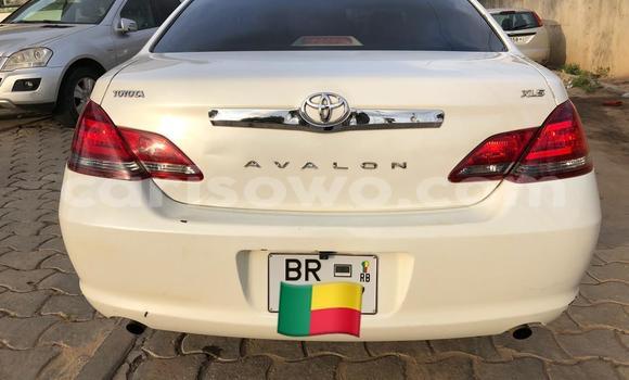 Ra Àlòkù Toyota Avalon funfun Ọkọ̀ in Cotonou ni Benin Ra Àlòkù Toyota Avalon funfun Ọkọ̀ in Cotonou ni Benin