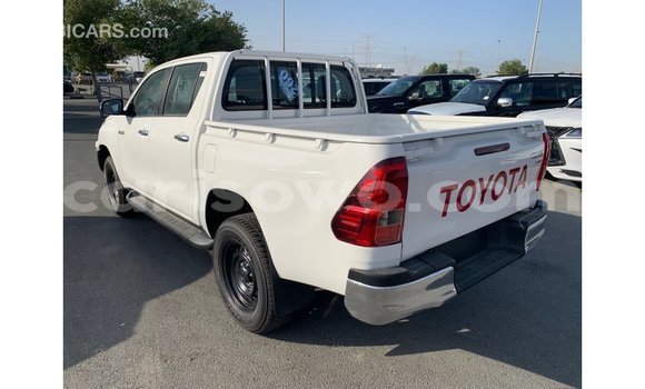 Acheter Import Voiture Toyota Hilux Blanc à Import - Dubai, Benin Acheter Import Voiture Toyota Hilux Blanc à Import - Dubai, Benin