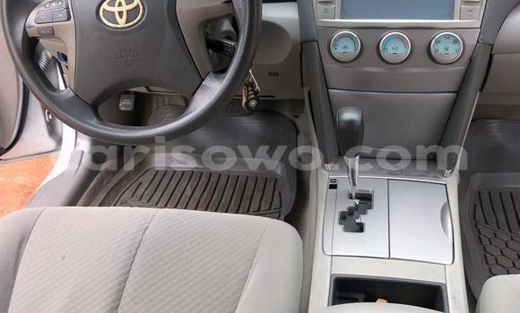 Ra Àlòkù Toyota Camry funfun Ọkọ̀ in Cotonou ni Benin Ra Àlòkù Toyota Camry funfun Ọkọ̀ in Cotonou ni Benin
