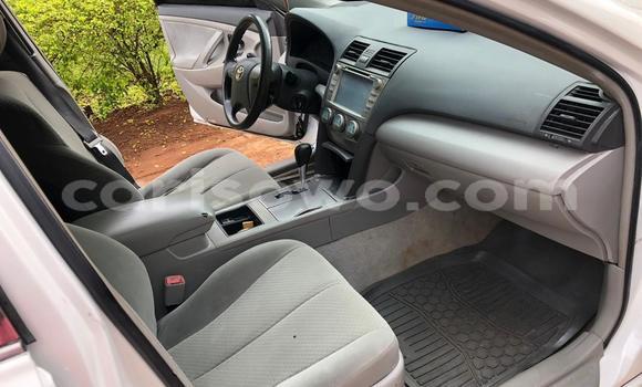 Ra Àlòkù Toyota Camry funfun Ọkọ̀ in Cotonou ni Benin Ra Àlòkù Toyota Camry funfun Ọkọ̀ in Cotonou ni Benin