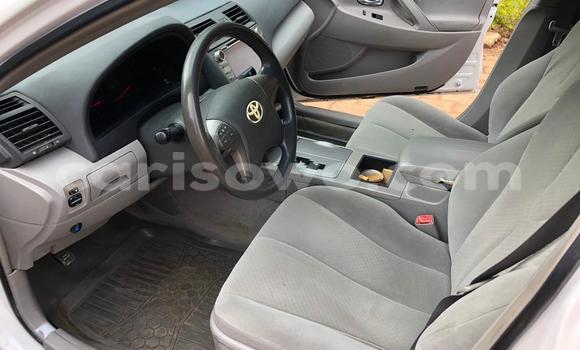 Ra Àlòkù Toyota Camry funfun Ọkọ̀ in Cotonou ni Benin Ra Àlòkù Toyota Camry funfun Ọkọ̀ in Cotonou ni Benin