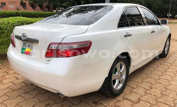 Ra Àlòkù Toyota Camry funfun Ọkọ̀ in Cotonou ni Benin Ra Àlòkù Toyota Camry funfun Ọkọ̀ in Cotonou ni Benin