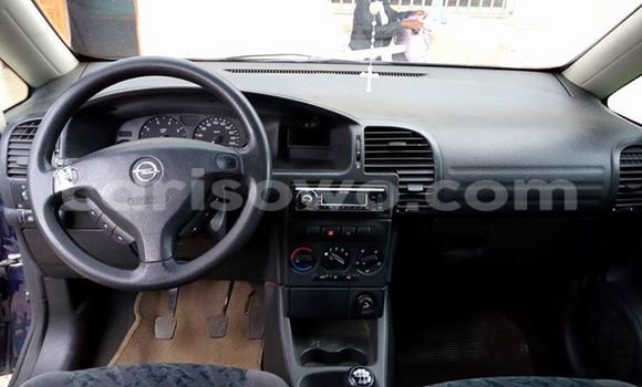 Sayi Na hannu Opel Zafira Black Mota in Savalou a Benin