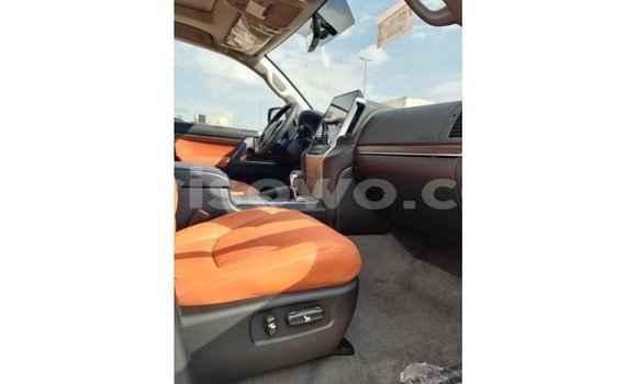 Acheter Import Voiture Toyota Land Cruiser Blanc à Import - Dubai, Benin Acheter Import Voiture Toyota Land Cruiser Blanc à Import - Dubai, Benin