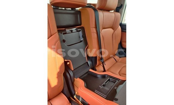 Acheter Import Voiture Toyota Land Cruiser Blanc à Import - Dubai, Benin Acheter Import Voiture Toyota Land Cruiser Blanc à Import - Dubai, Benin