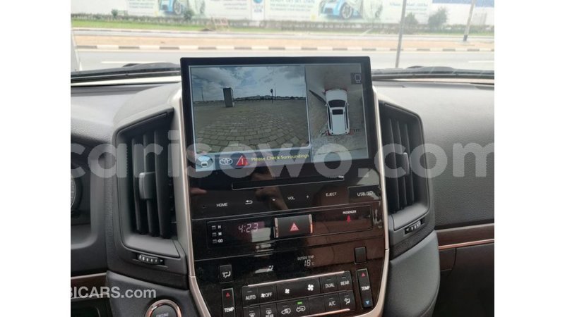 Big with watermark toyota land cruiser benin import dubai 6762