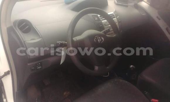 Ra Àlòkù Toyota Yaris funfun Ọkọ̀ in Cotonou ni Benin Ra Àlòkù Toyota Yaris funfun Ọkọ̀ in Cotonou ni Benin