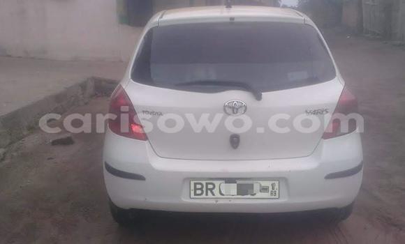 Ra Àlòkù Toyota Yaris funfun Ọkọ̀ in Cotonou ni Benin Ra Àlòkù Toyota Yaris funfun Ọkọ̀ in Cotonou ni Benin
