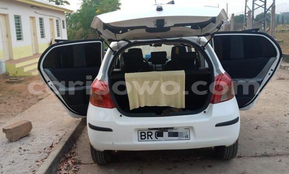 Ra Àlòkù Toyota Yaris funfun Ọkọ̀ in Cotonou ni Benin Ra Àlòkù Toyota Yaris funfun Ọkọ̀ in Cotonou ni Benin