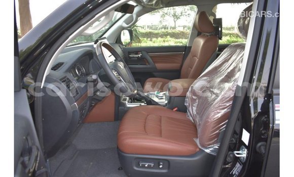 Acheter Import Voiture Toyota Land Cruiser Noir à Import - Dubai, Benin Acheter Import Voiture Toyota Land Cruiser Noir à Import - Dubai, Benin